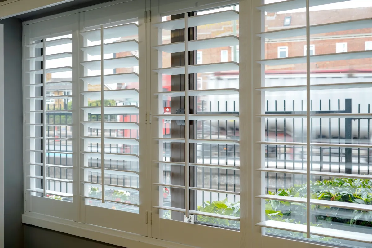 Bathroom Shutters: Moisture-Proof Solutions for Every Budget